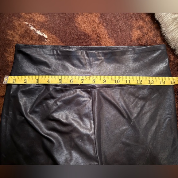 Faux leather leggings - Picture 3 of 4